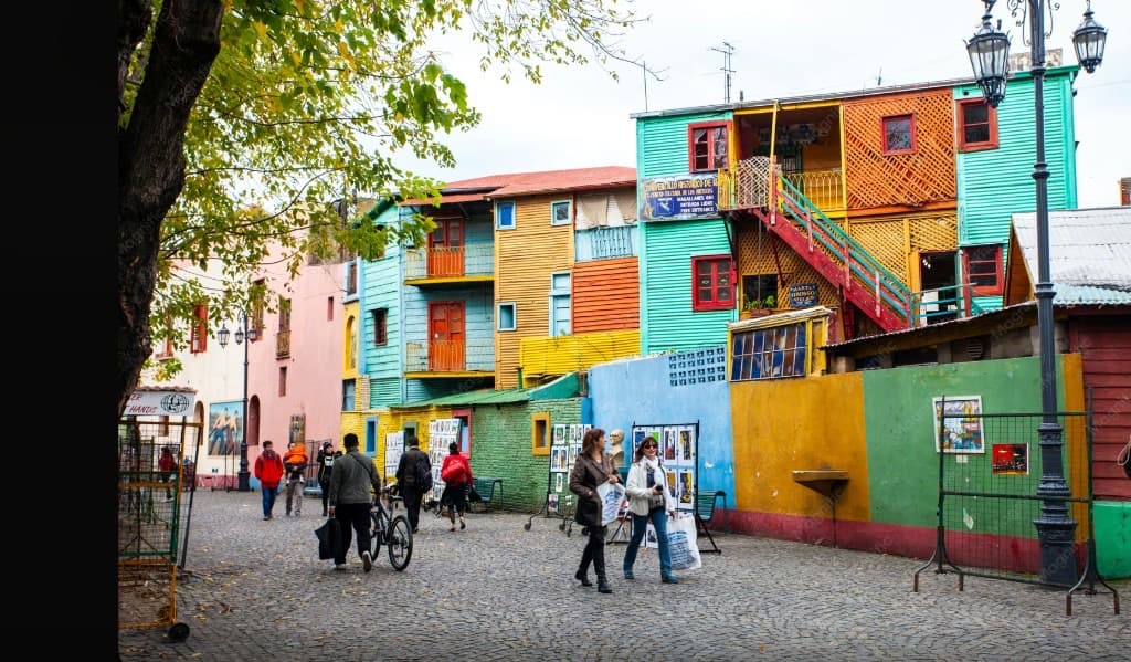 Casas de chapa multicolores en Caminito, La Boca