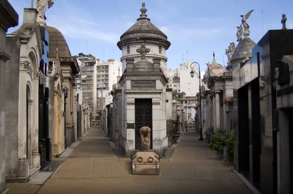 Bóvedas y mausoleos del Cementerio de la Recoleta